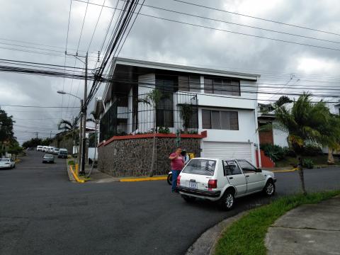 Neighborhood Houses Near Casa Lima Breakfast and Bed Hotel