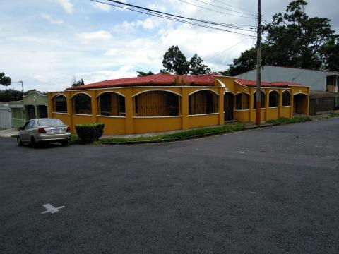 Neighborhood Houses Near Casa Lima Breakfast and Bed Hotel