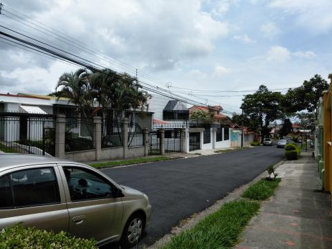 Neighborhood Houses Near Casa Lima Breakfast and Bed Hotel