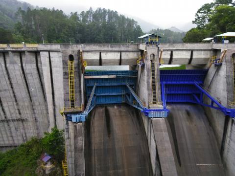 Here is a closer look at the Cashi Damn, Cashi, Costa Rica looking over the bridge.