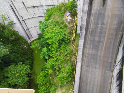 Here is a closer look at the Cashi Damn, Cashi, Costa Rica looking over the bridge.