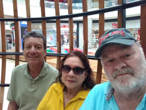 Mall Oxigeno Jorge Quiros and his Mother, Myriam and Ronald Norman