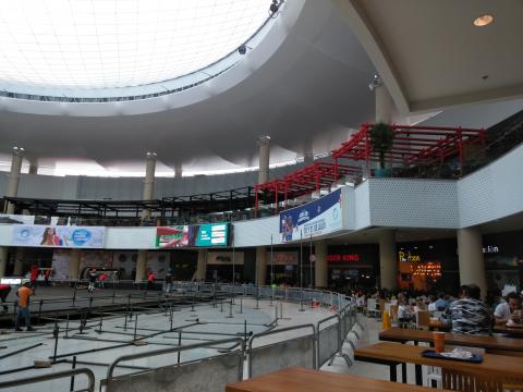 Mall Oxigeno Food Court and Stage Area