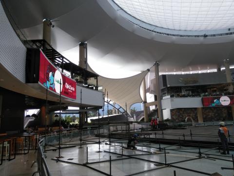 Mall Oxigeno Food Court and Stage Area Looking at another entrance to the mall.